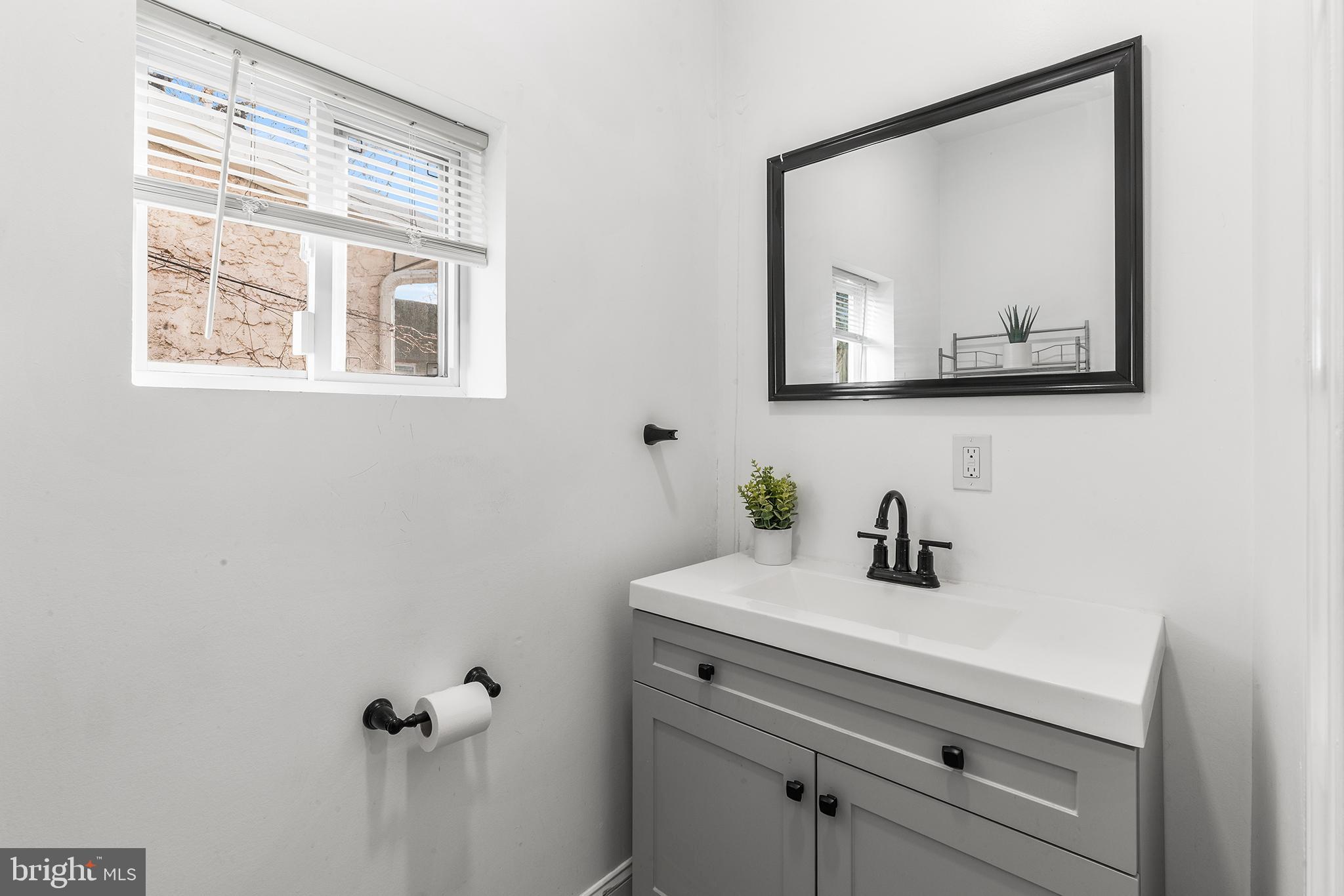 322 North 42nd Street Philadelphia, PA 19104 - Photo 12 of 25 Main floor- 1/2 bath