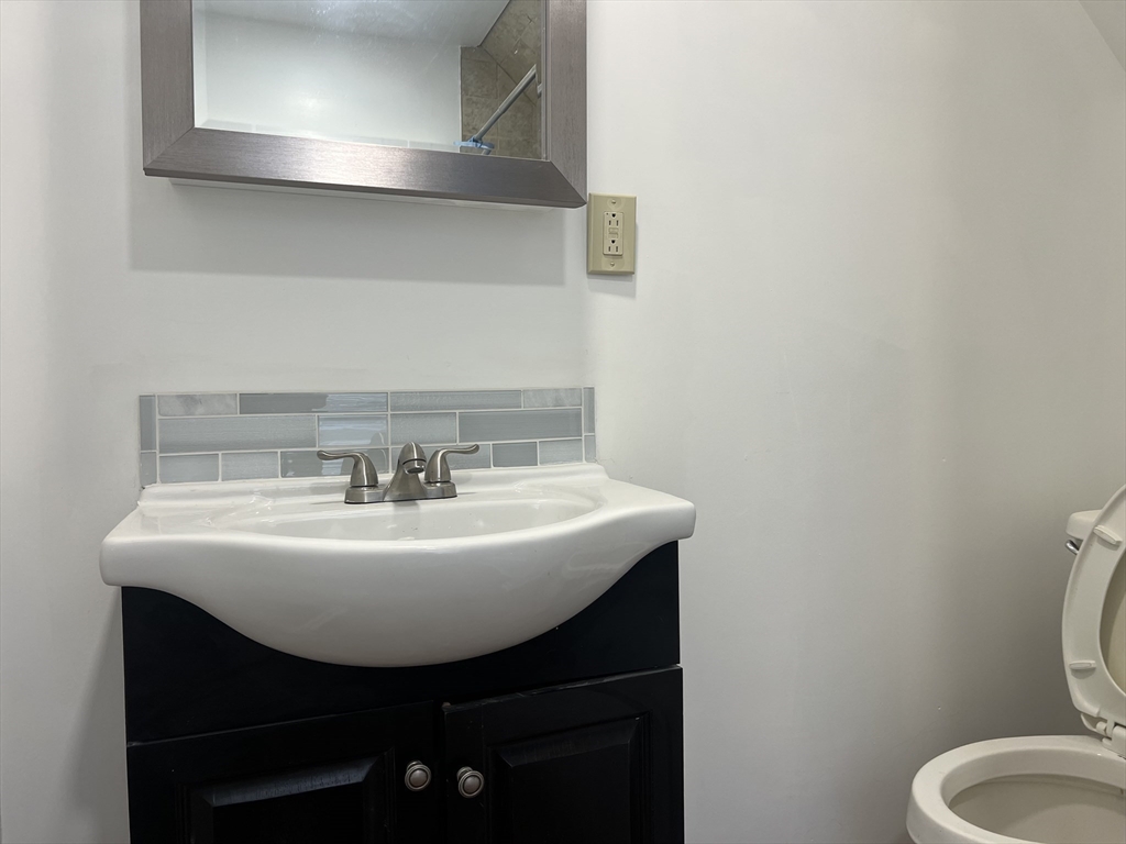 137 Crawford Street Lowell, MA 01854 - Photo 13 of 20