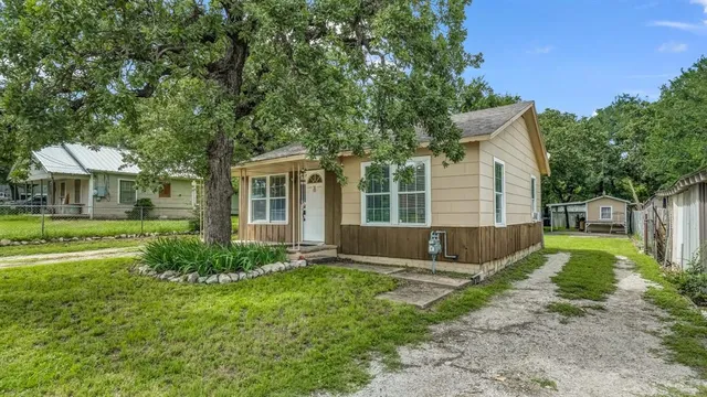 a view of a house with a backyard