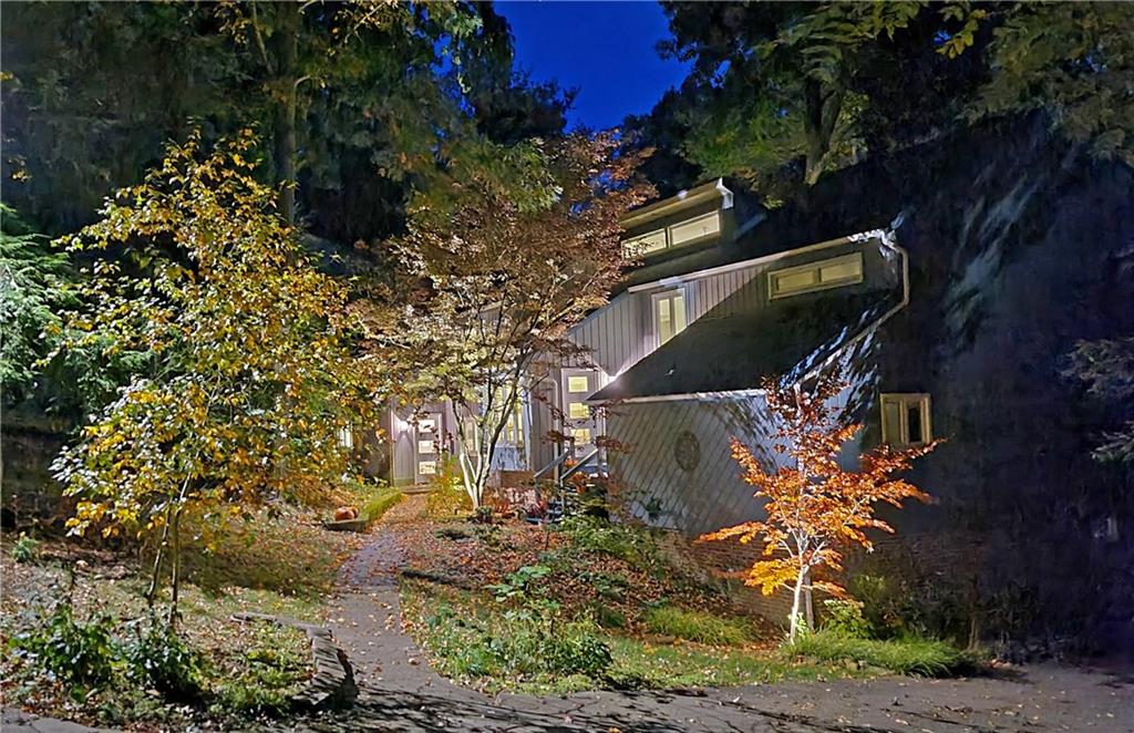 114 Will Scarlet Road Canonsburg, PA 15317 - Photo 2 of 14 a picture of plants