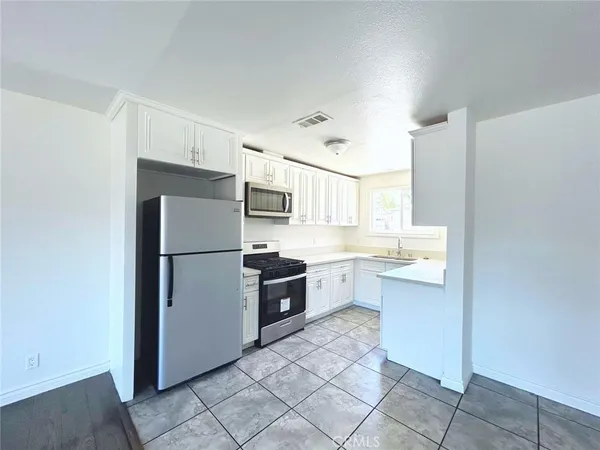 $3,500 | 19947 Vanowen Street, Winnetka, CA 91306