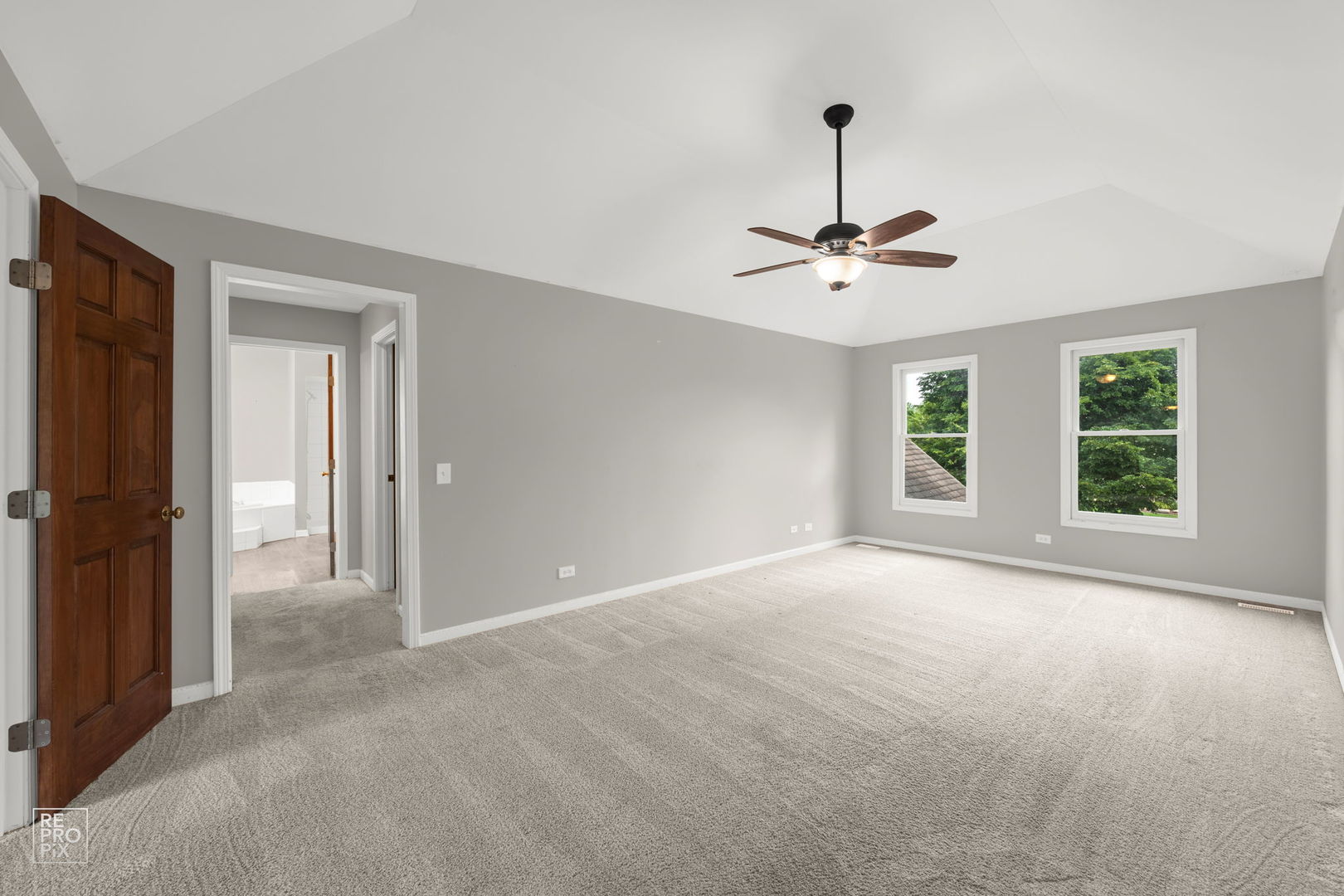 602 Bailey Drive Batavia, IL 60510 - Photo 14 of 26 a view of a livingroom with a ceiling fan and window