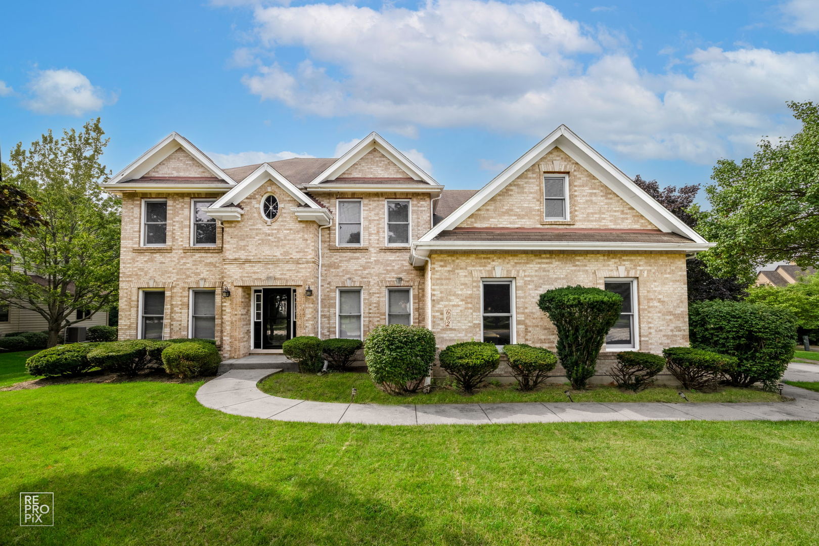 602 Bailey Drive Batavia, IL 60510 - Photo 5 of 26 a front view of a house with a yard