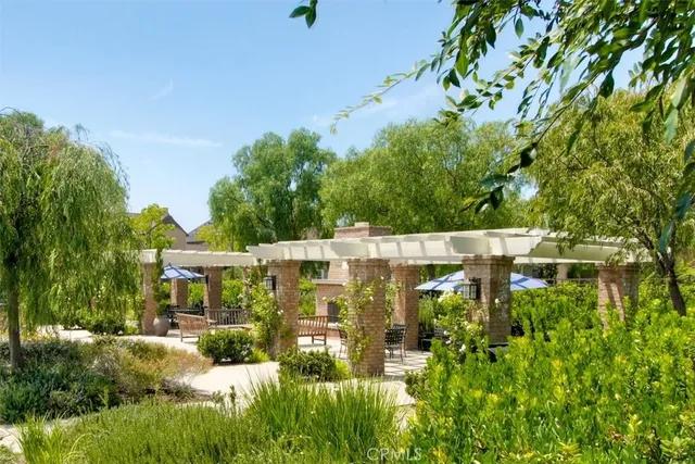 a view of multiple house with a yard