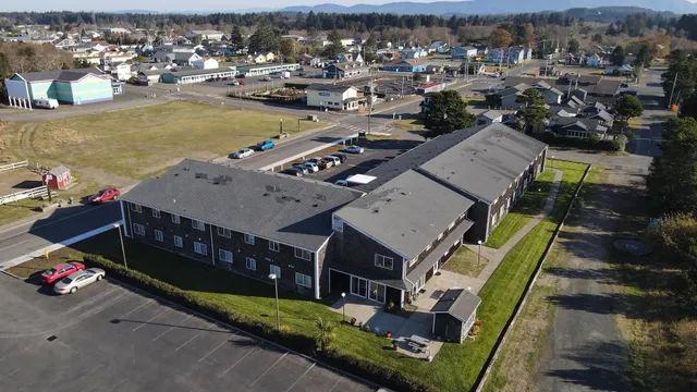 $915 | 301 Sid Snyder Drive, Long Beach, WA 98631