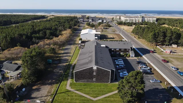 $915 | 301 Sid Snyder Drive, Long Beach, WA 98631