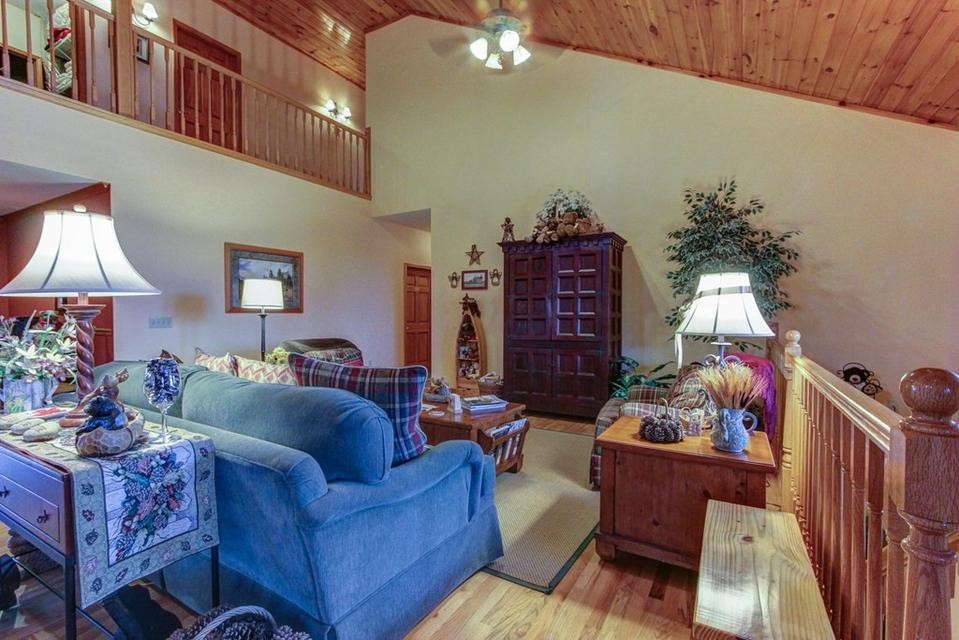 2149 Seaton Springs Road Sevierville, TN 37862 - Photo 8 of 26 a living room with furniture and a lamp