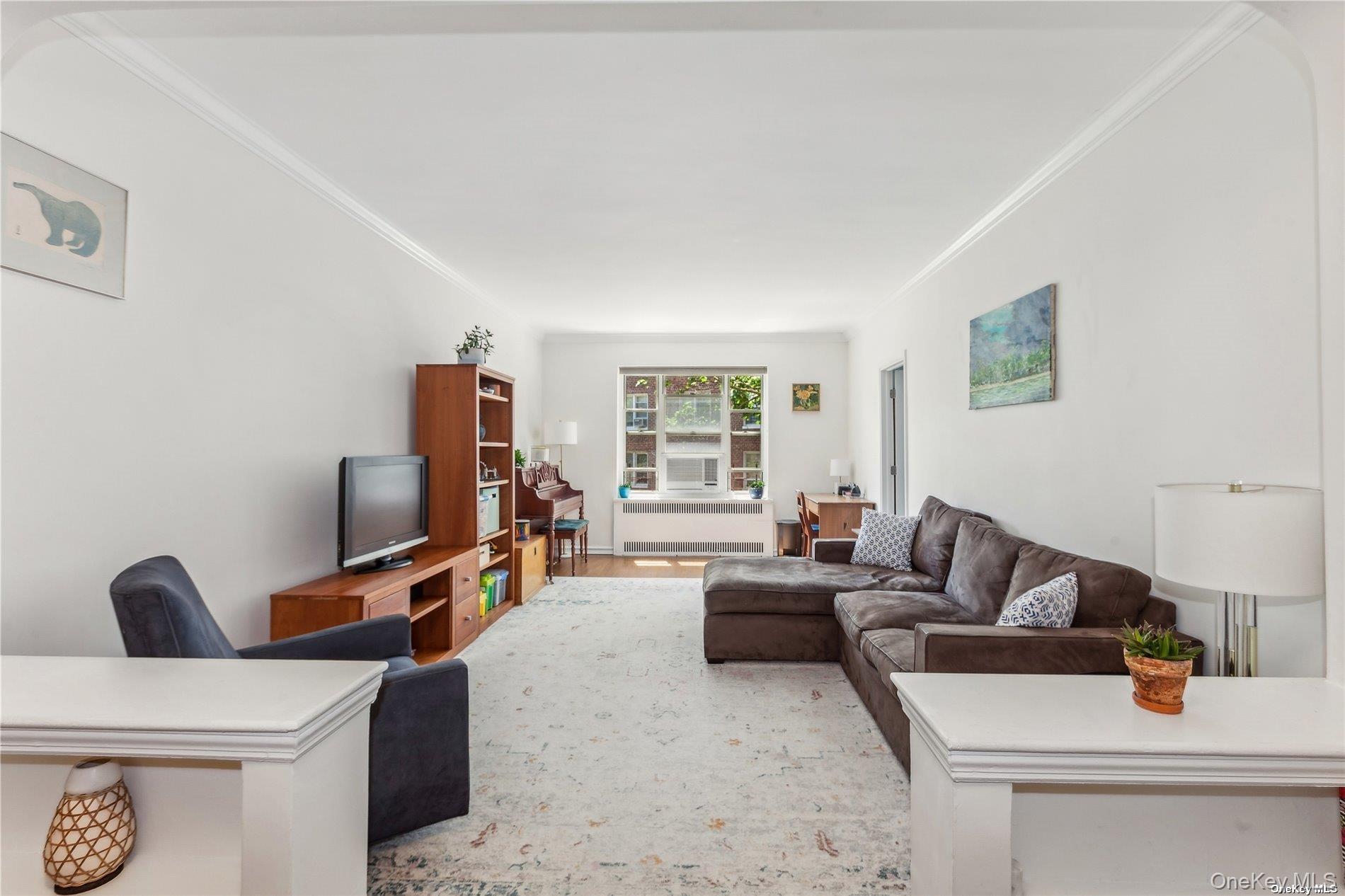 113-14 72nd Road, Unit 3F Queens, NY 11375 - Photo 3 of 10 Living Room