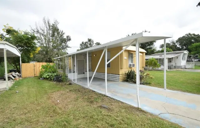 a view of a house with backyard and porch