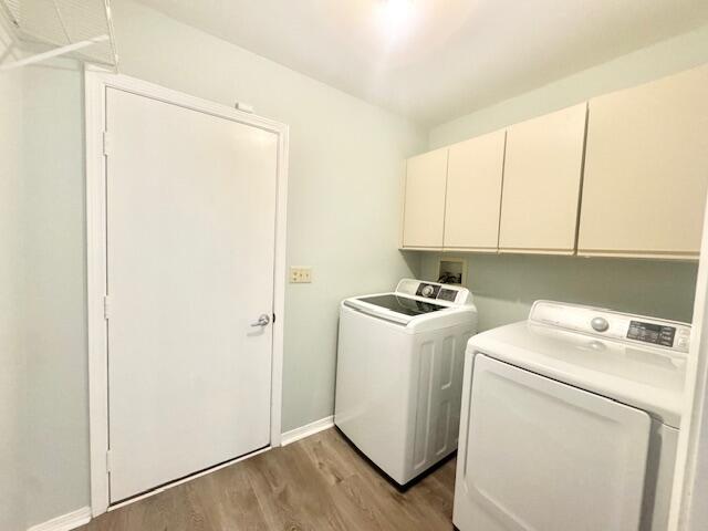 708 Caribbean Way Niceville, FL 32578 - Photo 14 of 34 a utility room with dryer and washer