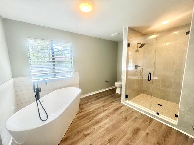 708 Caribbean Way Niceville, FL 32578 - Photo 27 of 34 a bath room with a bath tub and a shower