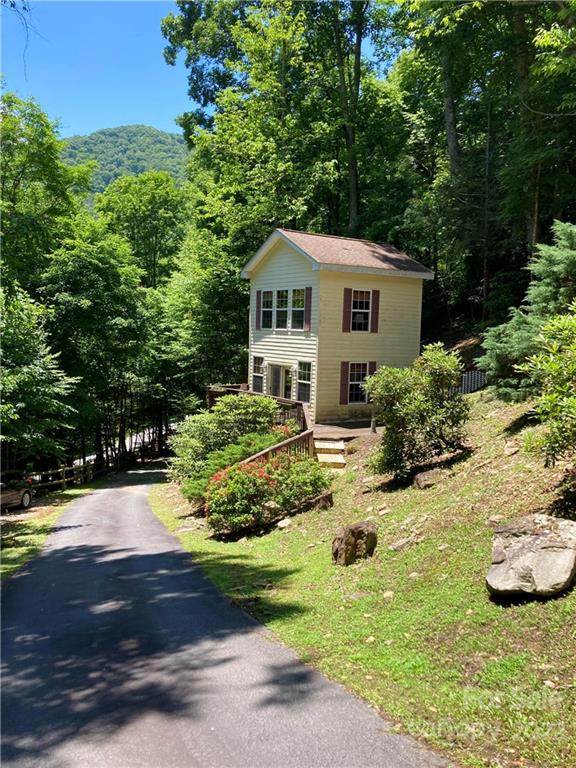160 Flying Hawk Road Waynesville, NC 28786 - Photo 20 of 45 a front view of a house with a yard