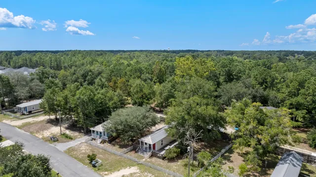a view of yard with green space
