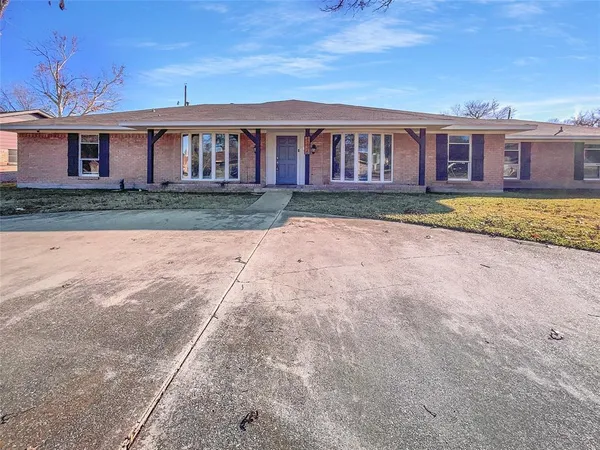 $415,000 | 1736 Reynoldston Lane, Dallas, TX 75232