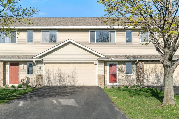 $275,000 | 4052 Blakewood Drive, Shakopee, MN 55379
