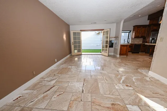 $469,900 | 6189 North West Avenue, Fresno, CA 93711