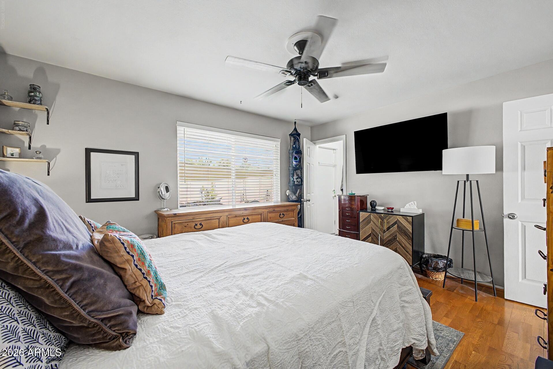 8913 North 17th Lane Phoenix, AZ 85021 - Photo 16 of 28 Primary bedroom