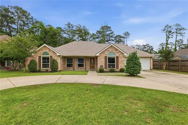 $269,000 | 30184 Pine Oak Drive, Albany, LA 70711