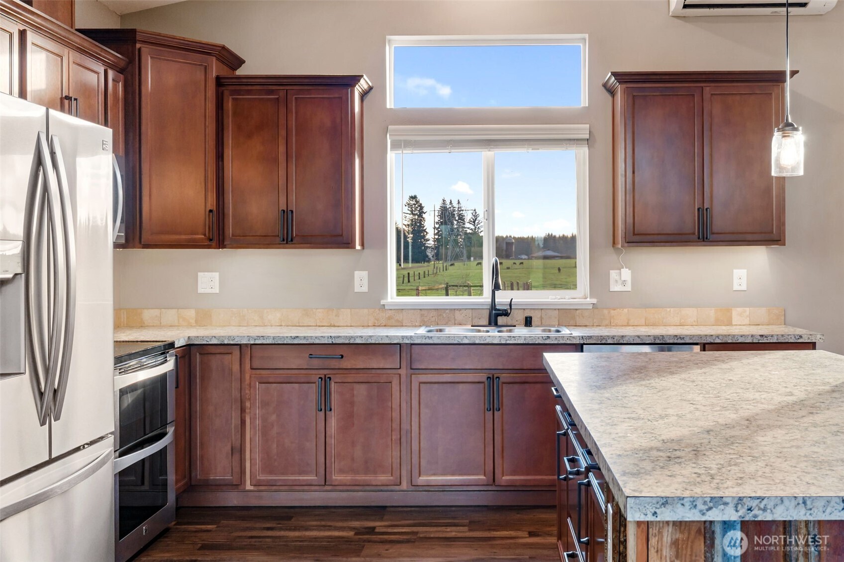 107 Haight Road Chehalis, WA 98532 - Photo 10 of 39 a kitchen with a sink a stove and a refrigerator