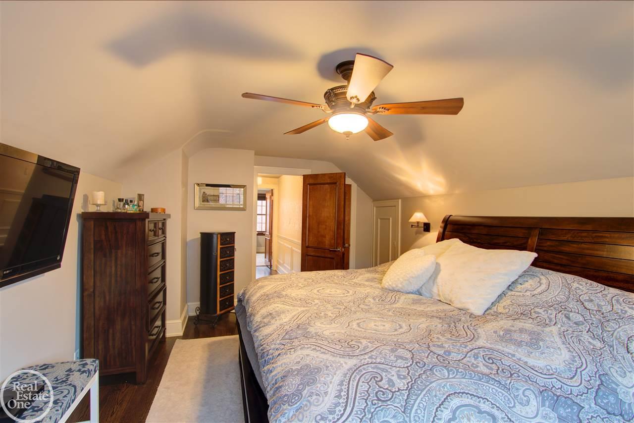 1557 Torrey Road Grosse Pointe, MI 48236 - Photo 24 of 38 31364207-23.JPG