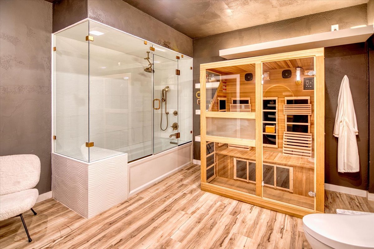 301 Blessing Ranch Road Liberty Hill, TX 78642 - Photo 33 of 40 a bathroom with a bathtub and a toilet