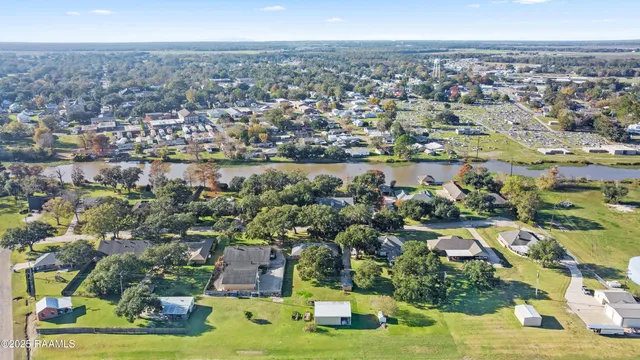 $350,000 | 408 Beth Drive, Franklin, LA 70538