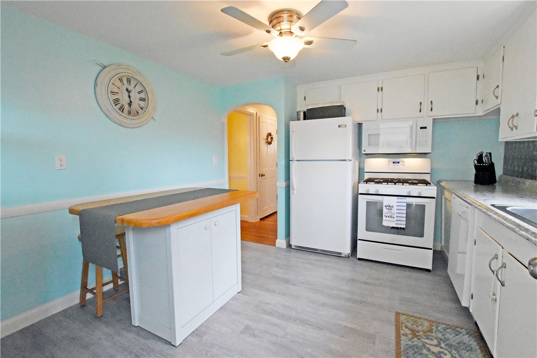 136 Hamlet Street Pawtucket, RI 02861 - Photo 3 of 22 Gallery Image 3