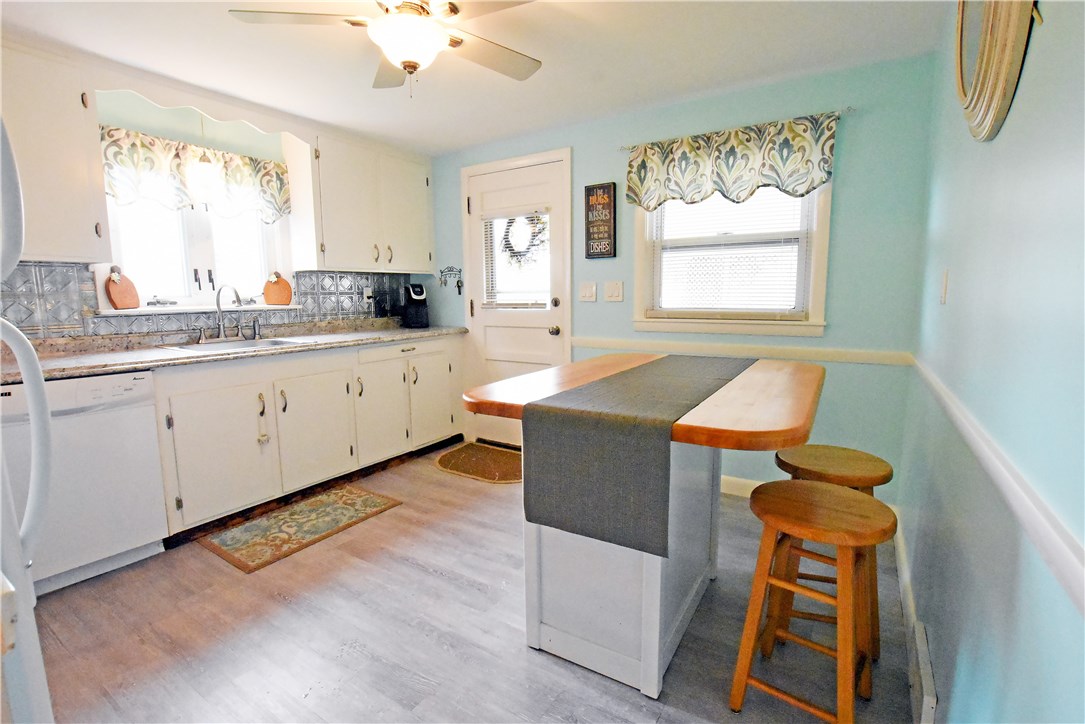 136 Hamlet Street Pawtucket, RI 02861 - Photo 4 of 22 Gallery Image 4