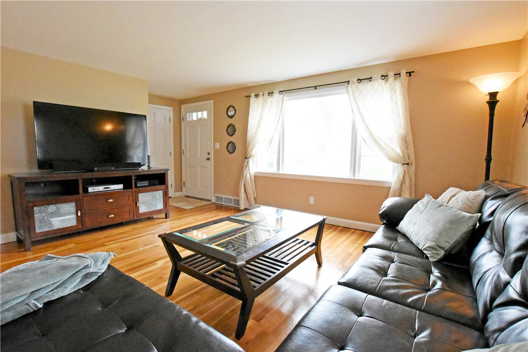136 Hamlet Street Pawtucket, RI 02861 - Photo 8 of 22 Gallery Image 8