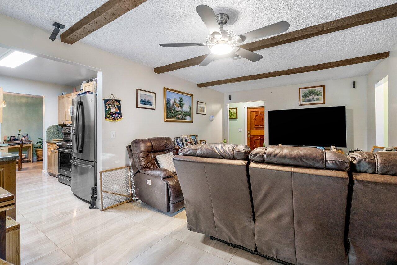 11402 178th Road North Jupiter, FL 33478 - Photo 14 of 49 014-11402178thRoadNorth-Jupiter-FL-33478