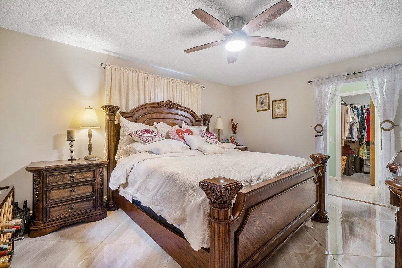 11402 178th Road North Jupiter, FL 33478 - Photo 17 of 49 017-11402178thRoadNorth-Jupiter-FL-33478