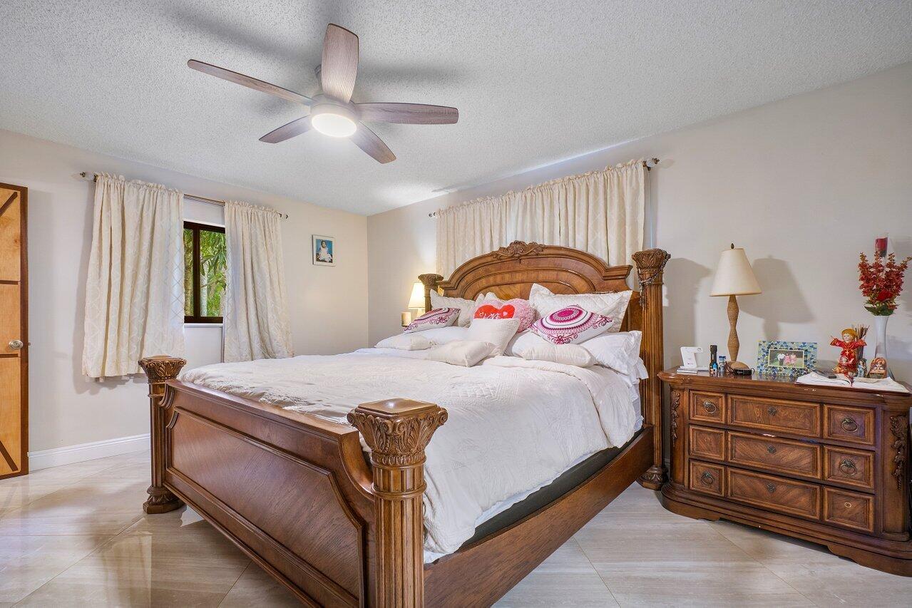 11402 178th Road North Jupiter, FL 33478 - Photo 18 of 49 018-11402178thRoadNorth-Jupiter-FL-33478