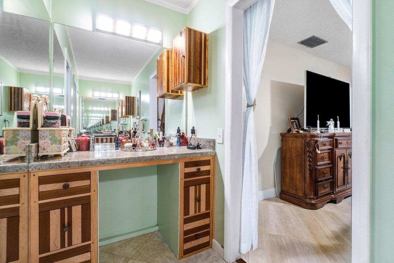 11402 178th Road North Jupiter, FL 33478 - Photo 22 of 49 022-11402178thRoadNorth-Jupiter-FL-33478