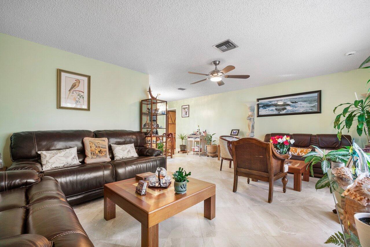 11402 178th Road North Jupiter, FL 33478 - Photo 5 of 49 005-11402178thRoadNorth-Jupiter-FL-33478