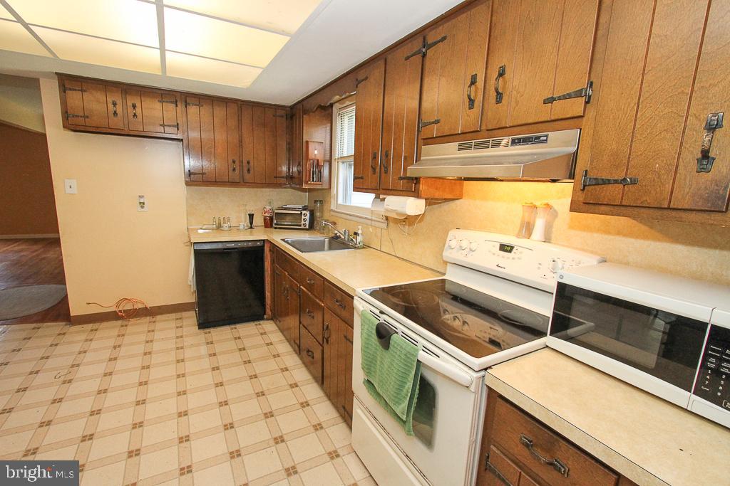 2882 Upper Ridge Road Pennsburg, PA 18073 - Photo 7 of 28