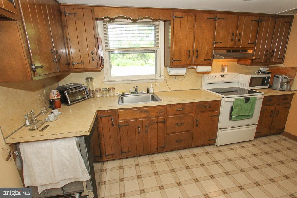 2882 Upper Ridge Road Pennsburg, PA 18073 - Photo 8 of 28