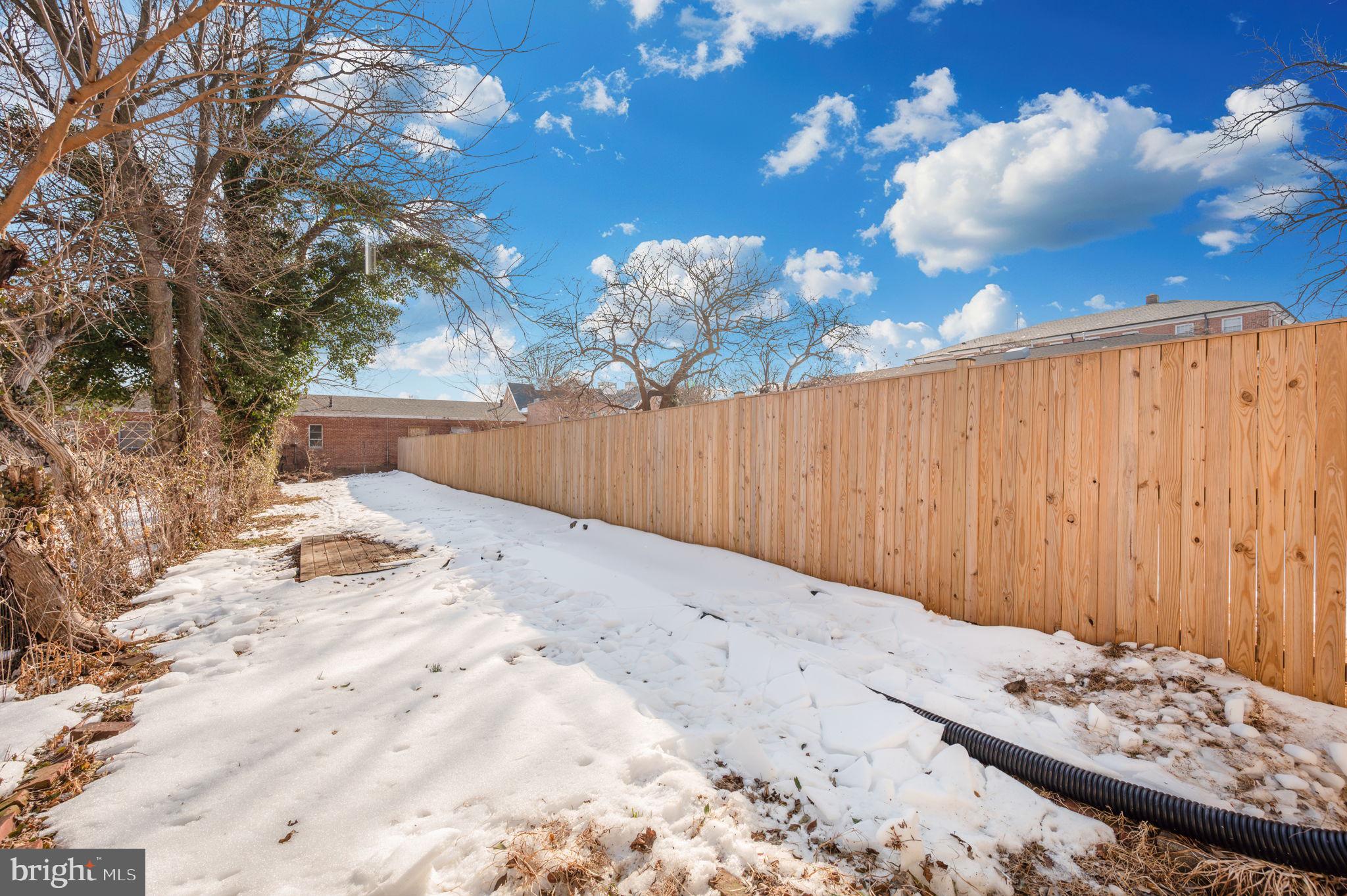 230 South Market Street, Unit 1 Frederick, MD 21701 - Photo 20 of 27 a view of wooden fence
