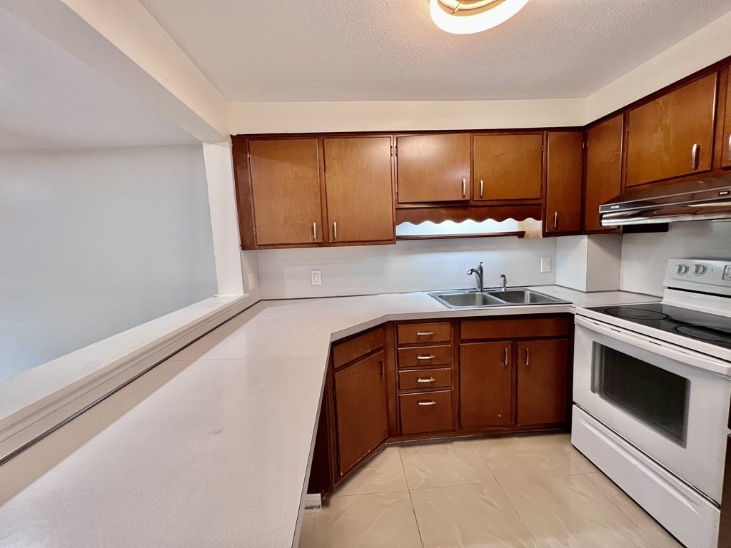 45 Oval Road, Unit 14 Quincy, MA 02170 - Photo 3 of 15 Gallery Image 3