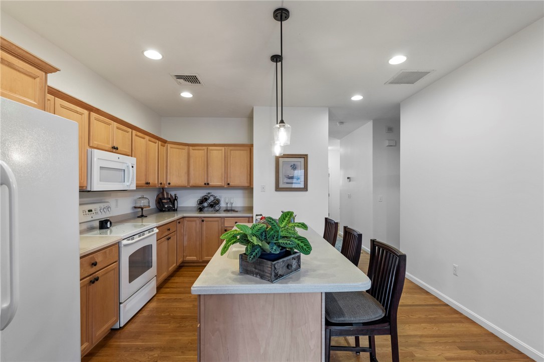 500 Mendon Road, Unit 408 Cumberland, RI 02864 - Photo 10 of 38