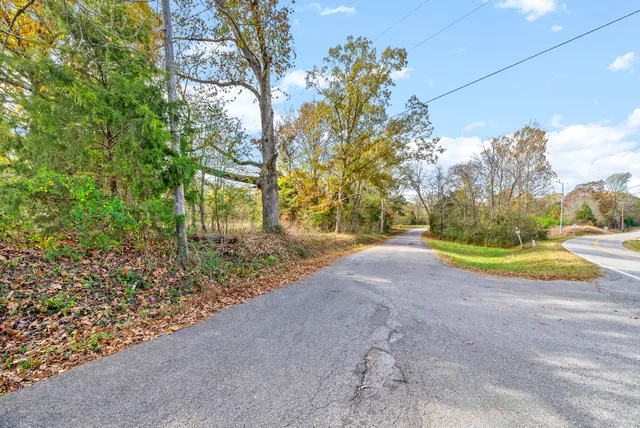 $640,000 | 1402 Moore Lane, Cunningham, TN 37052