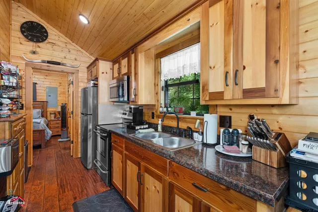 $463,000 | 11028 East Fm 2867, Henderson, TX 75654