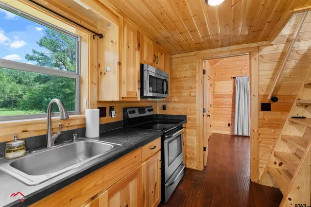 $463,000 | 11028 East Fm 2867, Henderson, TX 75654