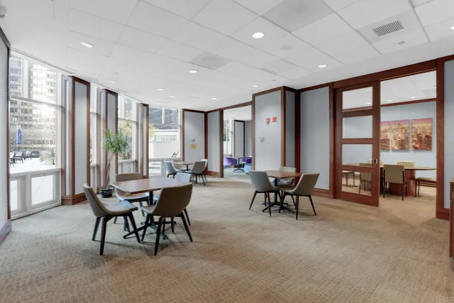 $2,000 | 222 North Columbus Drive, Unit 611, Chicago, IL 60601