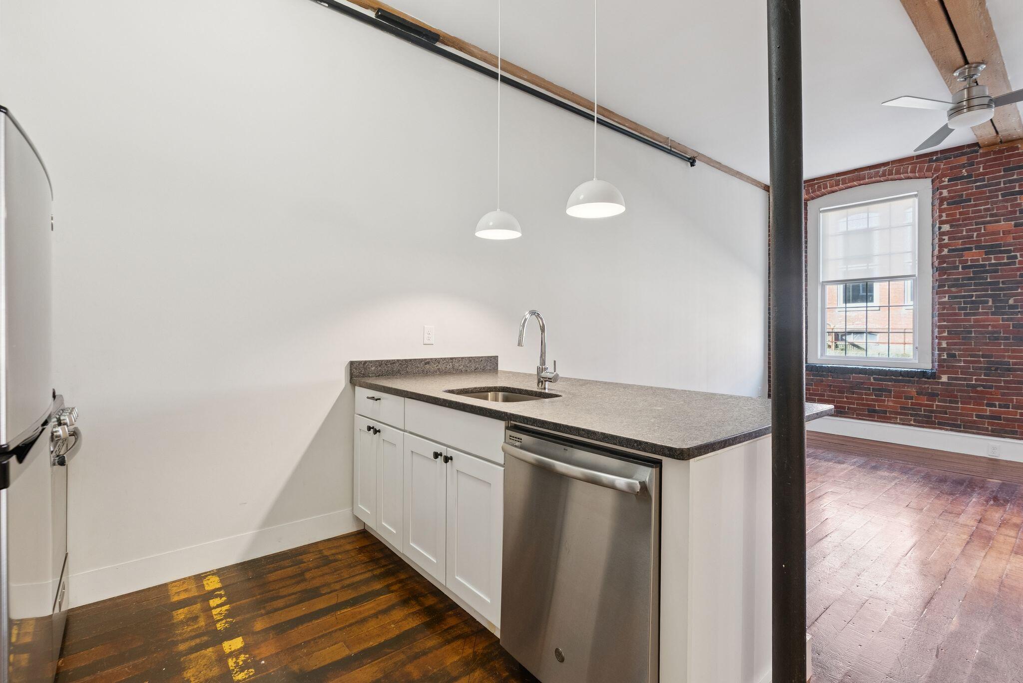 2 Main Street, Unit 15314 Biddeford, ME 04005 - Photo 8 of 46 Sweet Unit 15-314