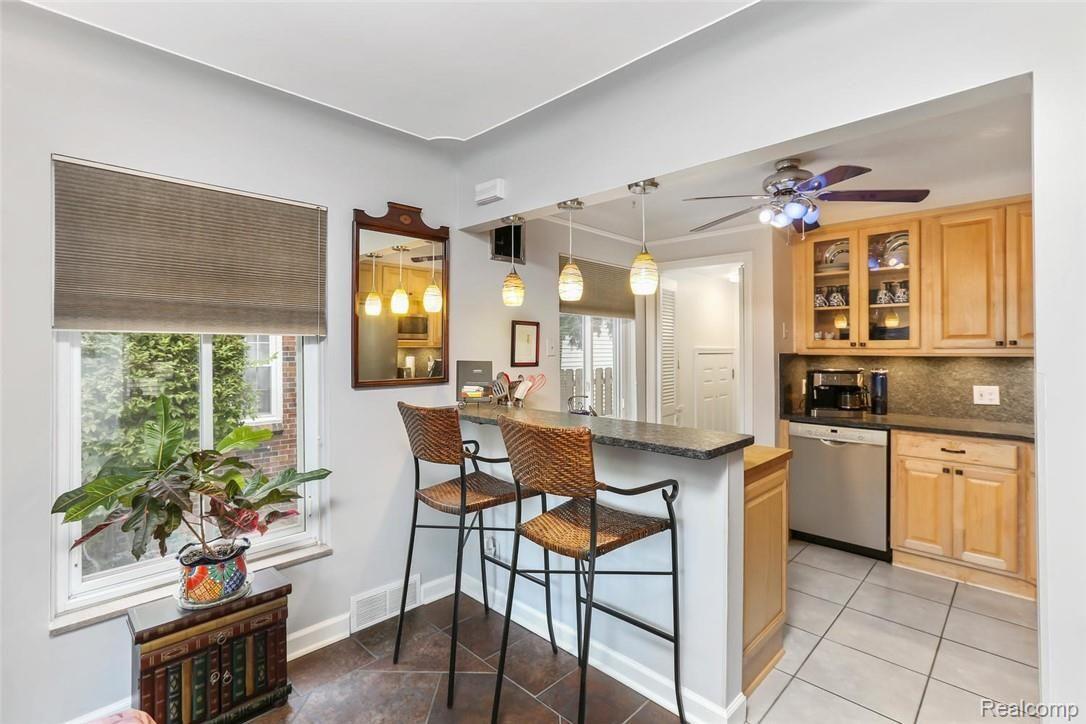 1600 Roslyn Road Grosse Pointe, MI 48236 - Photo 8 of 24 Dining&Kitchen.jpg