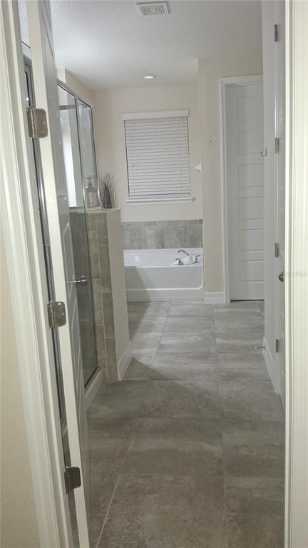 2840 Chantilly Avenue Kissimmee, FL 34741 - Photo 22 of 22 a bathroom with a shower and a tub