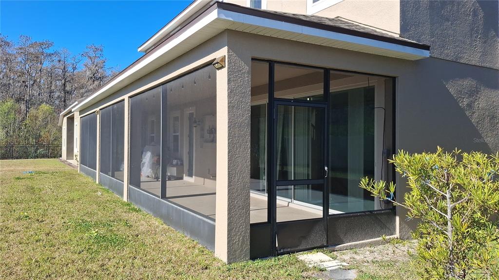 2840 Chantilly Avenue Kissimmee, FL 34741 - Photo 3 of 22 a view of backyard with tub