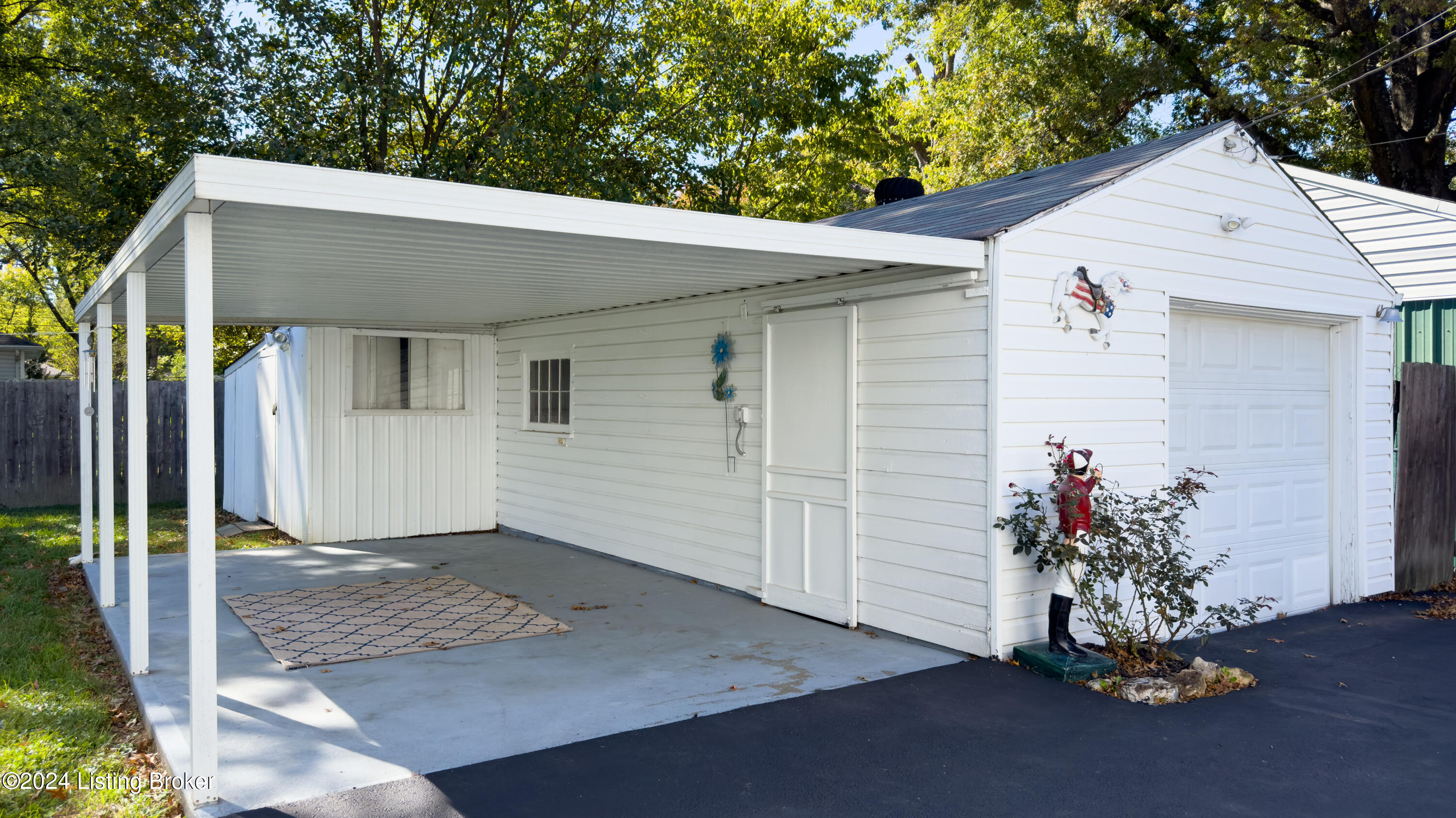 2704 Ralph Avenue Louisville, KY 40216 - Photo 29 of 56 2704 Ralph Ave-1047
