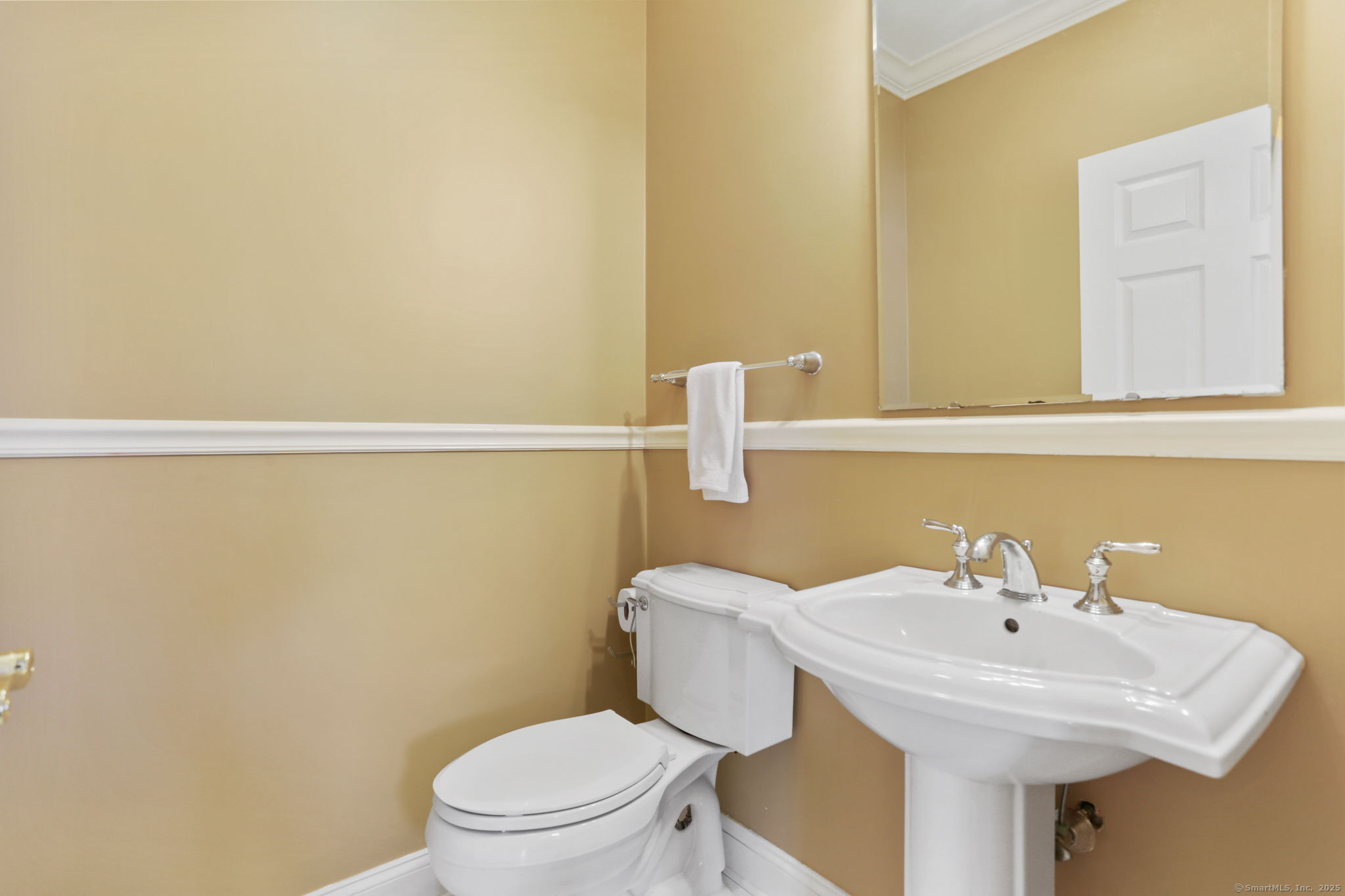 25 Country Road, Unit 25 Fairfield, CT 06824 - Photo 12 of 40 a bathroom with a sink a toilet and mirror