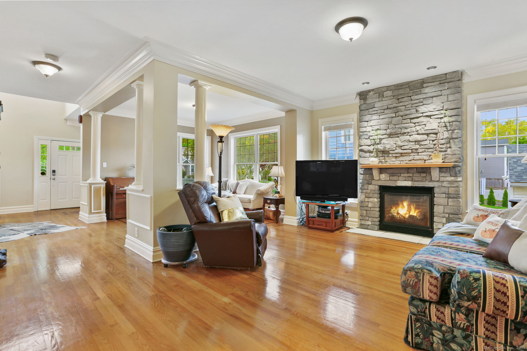 25 Country Road, Unit 25 Fairfield, CT 06824 - Photo 17 of 40 a living room with furniture and a fireplace